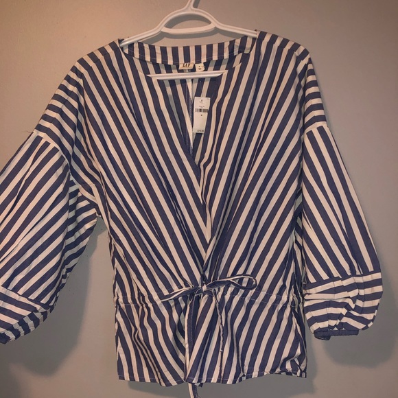 NWT - GAP women’s wide-sleeve top - Picture 7 of 8